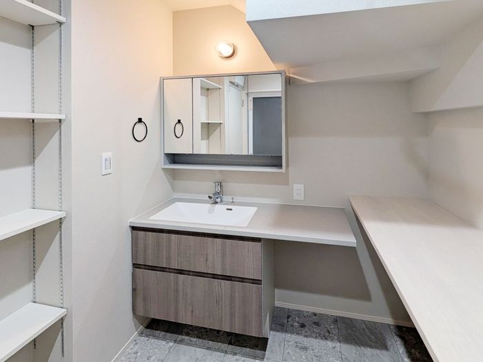 階段下スペース活用術 ～デッドスペースを「使える空間」に変えるアイデア集～