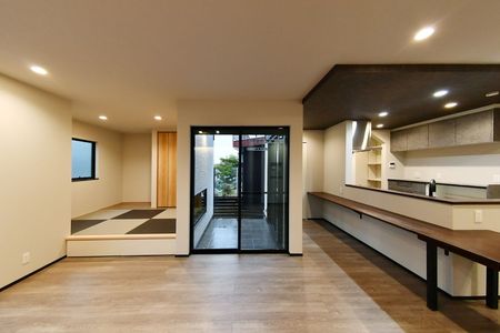 暮らしの動線と趣味の時間を美しく設計した住まい